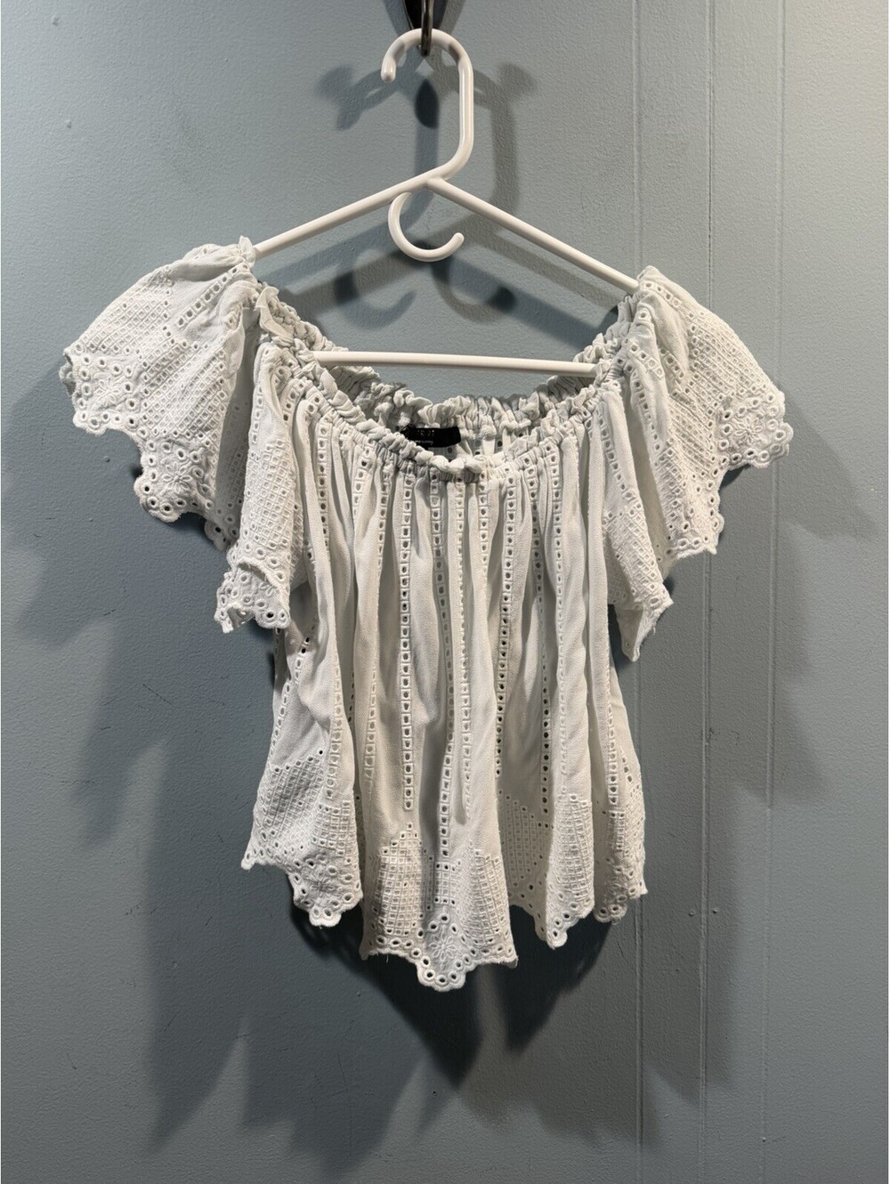Womens Forever 21 Contemporary White Top Size Medium